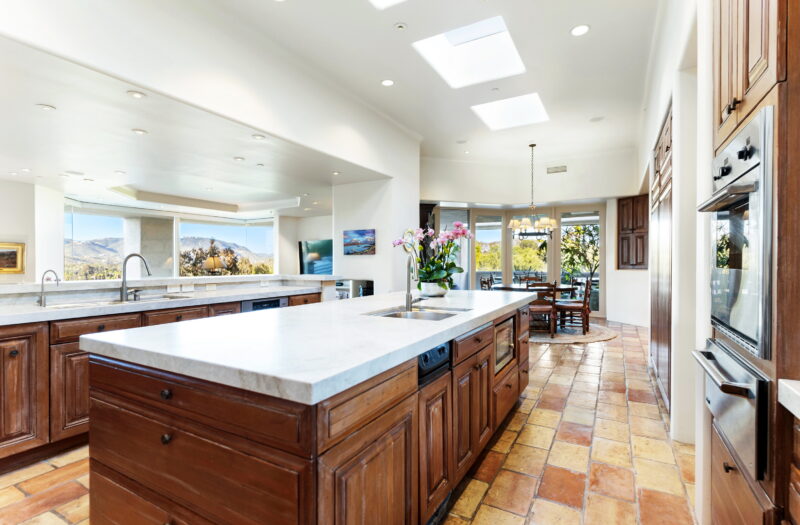 Kitchen & Breakfast Room